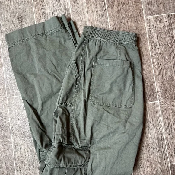 Abercrombie and Fitch relaxed cargo pants olive size 27/4 R - Picture 2 of 5